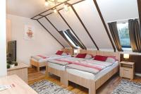 Habitación Triple con vistas al jardín