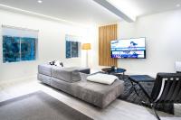 Modern Loft with Park Like Setting View - B&B Kirkland