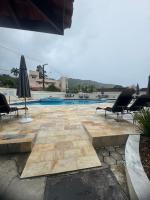 LINDO, apartamento praia da enseada Ubatuba, 100 mts da praia - Chambres d’hôtes Ubatuba