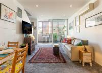 Elegant Apartment, Heart of Newtown with Secure Parking - B&B Sydney