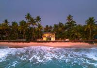 Beachside Pool Villa - Karthiyayini by VOYE HOMES - Bed and Breakfast