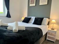 New 2 Bedroom Home in Oldbury - Chambres d’hôtes