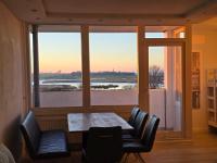 Moderne Wohnung mit Sonnenuntergang über dem Meer - B&B Heiligenhafen