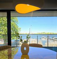 Marina Ostróda IV - super widok na jezioro, 10 m do wody, taras i balkon, winda, klima, garaż - Bed and Breakfast