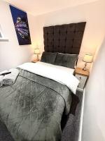 Deluxe suite with hot tub room