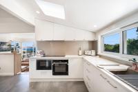 Stunning Home with River Views - B&B Bellerive