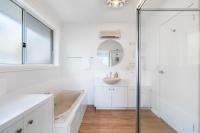 Spectacular View, Modern Comfort - B&B Sandy Bay