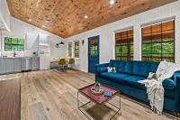 Smoky Mountains Hut Tub Cabin Dog Friendly - B&B Sevierville