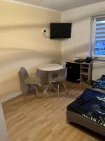 Dreibettzimmer mit Dusche