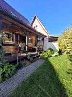 Domki Obok Ruin - B&B Trzęsacz