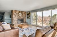 5 Mi to Area Attractions Home with Indoor Hot Tub - Chambres d’hôtes Colorado Springs