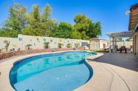 Pool and Hot Tub Surprise Home Near Golfing! - Bed and Breakfast