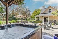 Charming 4BR Wine Country Getaway with Spa & Firepit - Ferienwohnung Kenwood