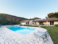 Exclusive Authentic Riviera Villa - Private Pool, Pétanque Court, Panoramic Mediterranean Sea & Estérel Mountain Views - Chambres d'hôtes Saint-Raphaël