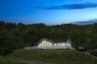 Seaside Cabin Tjeldøya with Views Car and Rental Deal - B&B Tofte
