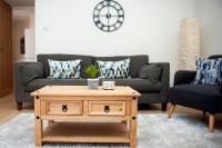 Fresh and spacious 3 bedroom home - B&B