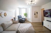 Chi-Town Hideout #2 - Near Metra - Bed and Breakfast Berwyn