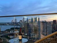 Penthouse with O2 Arena View, Free Parking & Portable AC - B&B Londra
