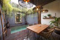 Luxe Private Townhouse in Canggu - The Atelier - B&B Tambakboyo