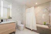 Cozy 3BR High Rise with Pool with great views - B&B Los Angeles