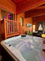 Apartament "Love Heaven" Jacuzzi SPA z dużą wanną z hydromasażem dla Dwojga - B&B Gniezno
