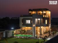 StayVista at Pinkal Farms with Pool, Lawn, Wi-Fi - Ferienwohnung