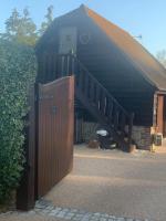 Hewarts Lodge, Brand New Property, 1 Mile From The Beach, 15 Minutes From All Goodwood Events - B&B