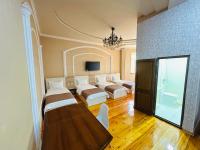 Deluxe Family Suite