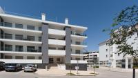 Modern 2BR w Rooftop Pool & Parking by LovelyStay - B&B Lagos