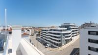 Modern 2BR w Rooftop Pool & Parking by LovelyStay - B&B Lagos