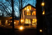 8Lantern サウナ付き民泊で日本10位 最大10名 大きな窓とウッドデッキの一体感 2025年完成 BBQ 貸し切り宿 - B&B Yamanaka
