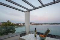 Seaside apartments Polić, Rogoznica - Bed and Breakfast