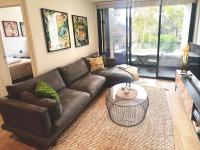 Cosmo Stays- Boutique Apartment Perfect Location - Bed and Breakfast Melbourne