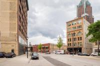 Westown Studio Apt Near Fiserv, Baird, and Theater District - B&B Milwaukee