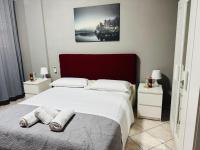 Camera Matrimoniale con Servizi Igienici in Comune