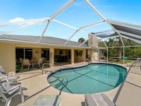 Serene & Spacious Family Haven- Pool Lounges BBQ - Bed and Breakfast Port Charlotte