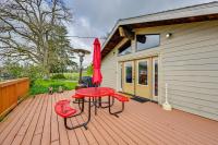 9 Mi to Spanaway Park Home with Indoor Hot Tub - B&B Graham