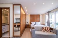 Apartment with Pool View 