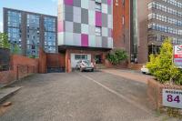 Old Trafford Stay with Free Parking - B&B Manchester