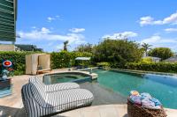 The Pool Side Hideaway with Golf Cart - B&B