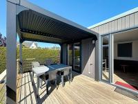 Mobil-home 4* Grand Confort, 200m plage, piscine, fitness, parking, ménage inclus, Wi-Fi gratuit - FR-1-361A-75 - Chambres d'hôtes Jullouville