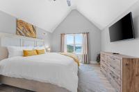 High Cliff Cabin + Private Hot tub at Table Rock Lake - Bed and Breakfast Radical