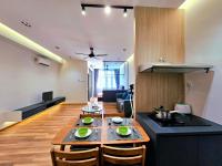 Modern Retreat Apartment (Dryer and Washing Machine)