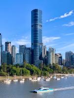Amazing City &River views 60th level skytower 3 bedrooms&Free parking - Chambres d'hôtes Brisbane