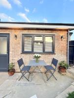 Newly Renovated Guesthouse with Free Parking - B&B Reading