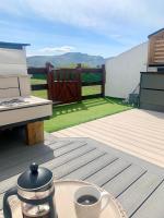 Seaside Escape - Deganwy Beach Cottage - Sea Views & Golf Course Views - B&B Deganwy