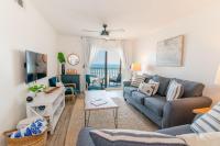 Salty Seahorse Oceanfront w Pool - B&B Myrtle Beach