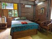 Melati Double Studio with Shady Balcony Upstairs - B&B