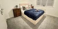Large five bedroom home with parking in Swindon - Ferienwohnung Swindon