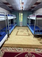 Schlafsaal mit 10 Betten für Männer